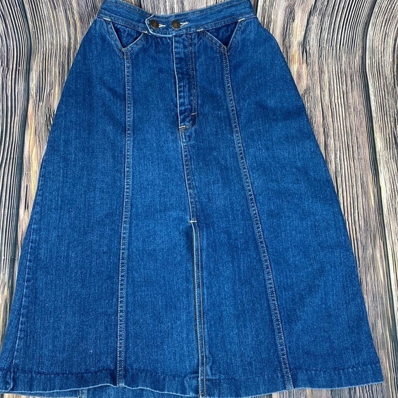 Bay Britches Dresses & Skirts - Vintage Bay Britches Blue Denim Skirt With Front Slit- Vintage Sz 9/10 Waist 14”